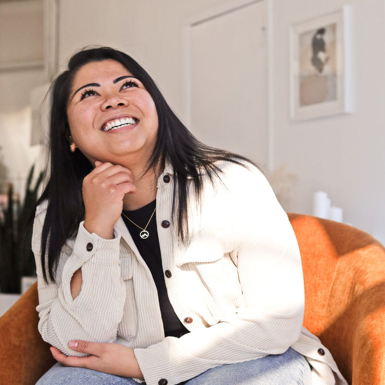 Woman smiling wearing the Mountain Necklace from Jewmei